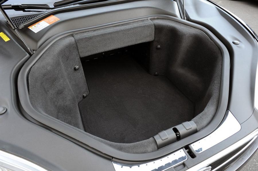 Багажник Tesla Model S 2012 года  (фото 51 из 88)
